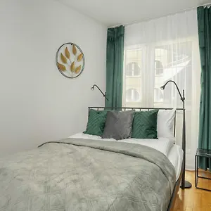 Beautiful & Spacious Strzalowa Near Centre By Renters Poznań